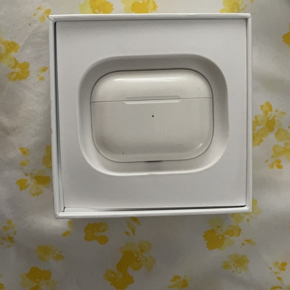 AirPod Pro Case/Charger - Picture 2 of 4